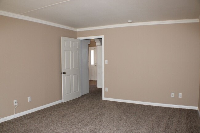 Building Photo - 8144 Fernwood Ave