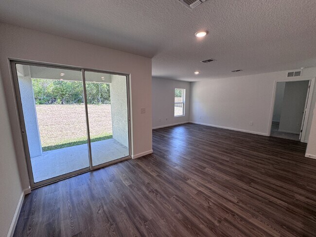 Building Photo - "Charming 4-Bedroom Home in Spring Hill, F...