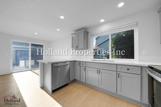 Building Photo - 9055 SW Sagert St