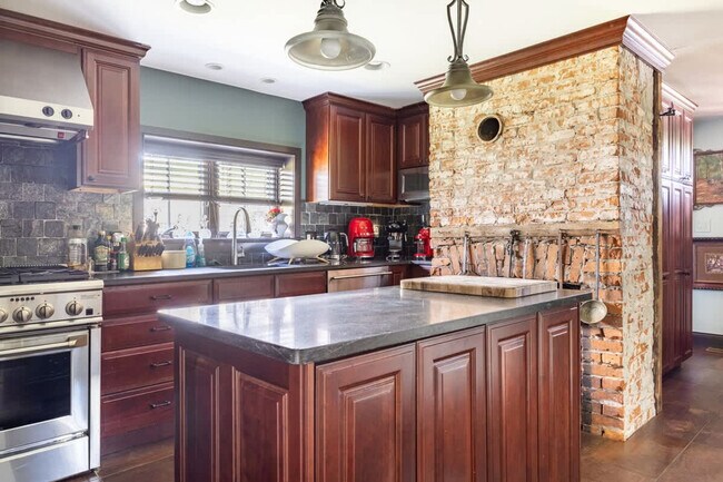 Building Photo - 15 Ferry St