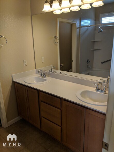 Building Photo - 11098 Colton Dr