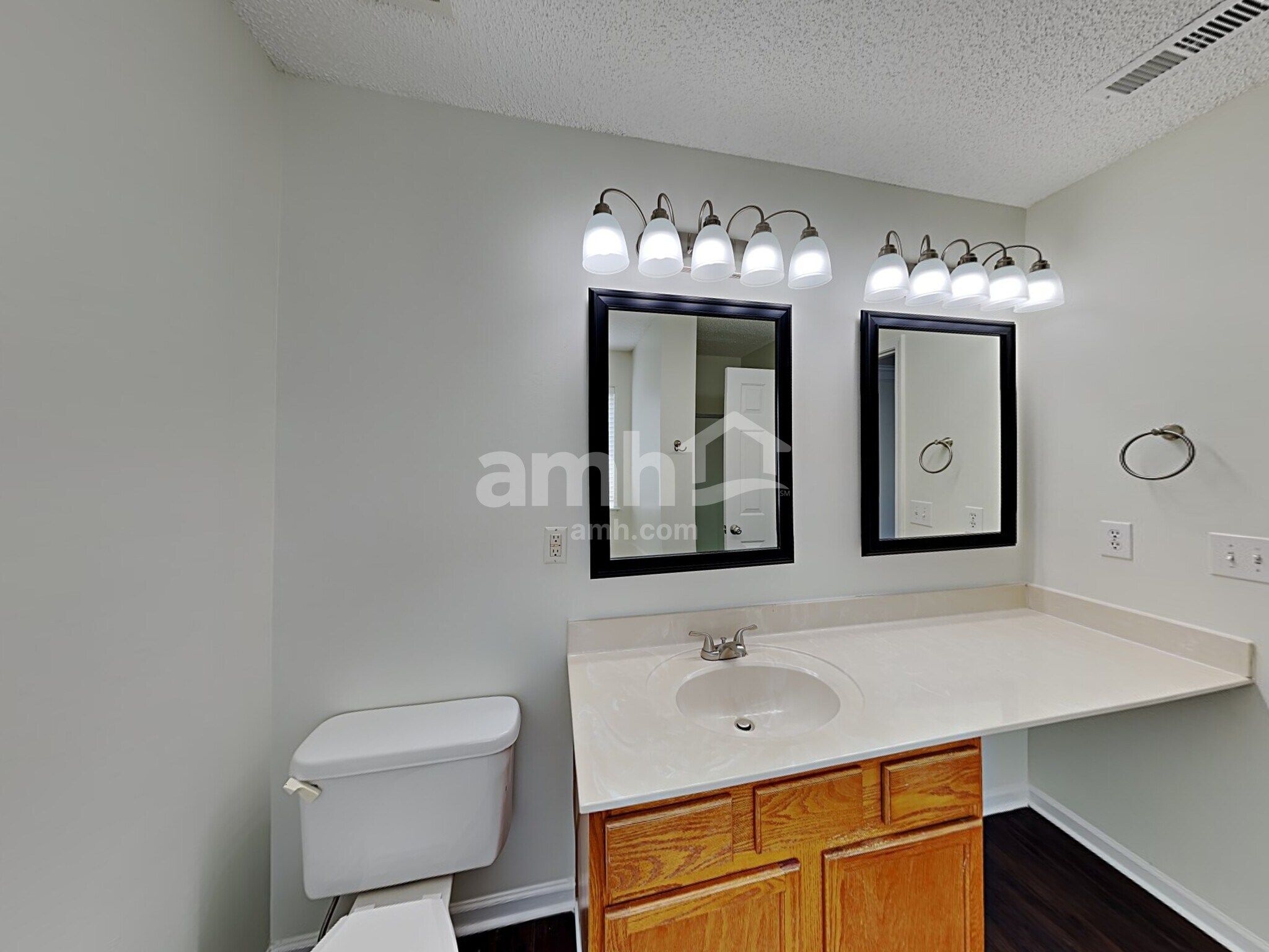 Building Photo - 3601 Edgeview Dr