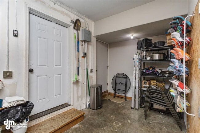 Building Photo - Cozy 3 bedroom 2 bath home w/ fully fenced...