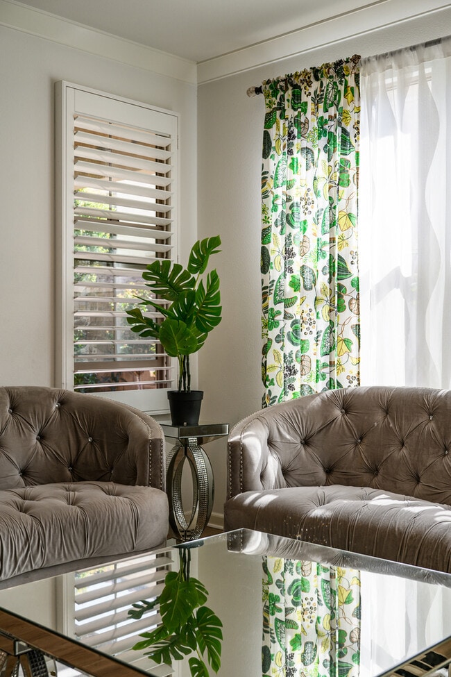 Building Photo - 110 Sugar Cane