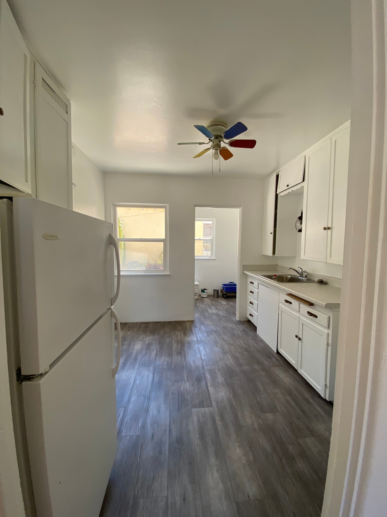 Kitchen - 10204 Fairgrove Ave