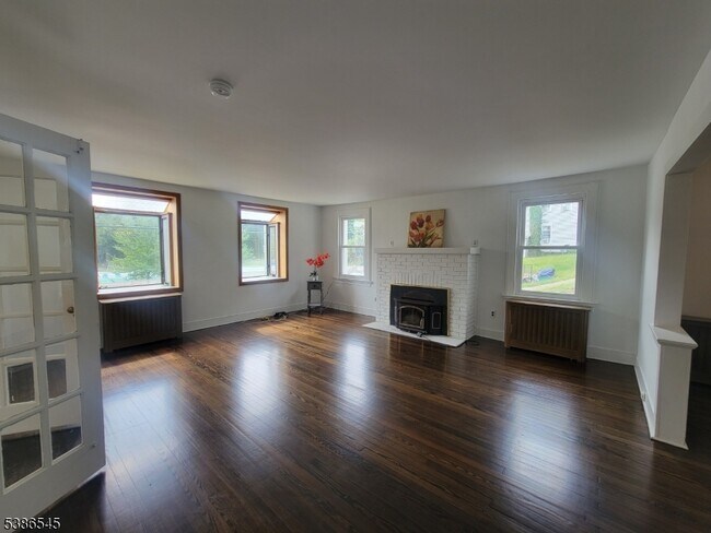 Building Photo - 59 Mendham Ave