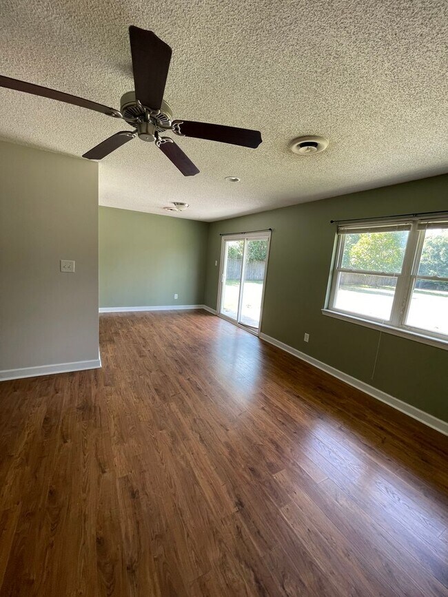 Building Photo - 104 Timber Ln
