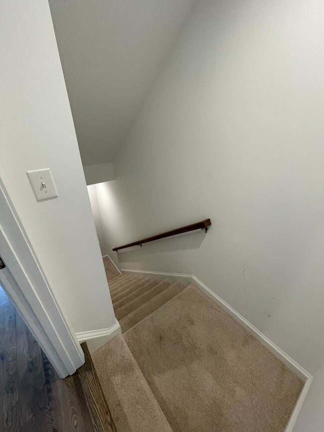 Building Photo - Spacious Home in Westhill Community