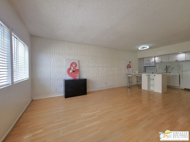 Building Photo - 277 E Alejo Rd