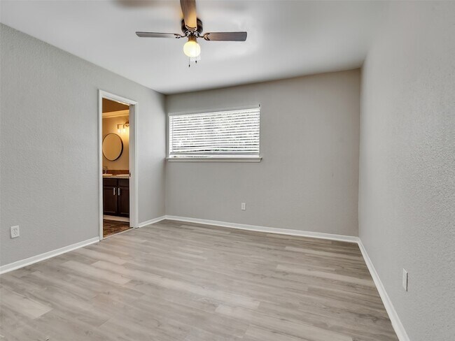 Building Photo - 612 Orangewood Dr