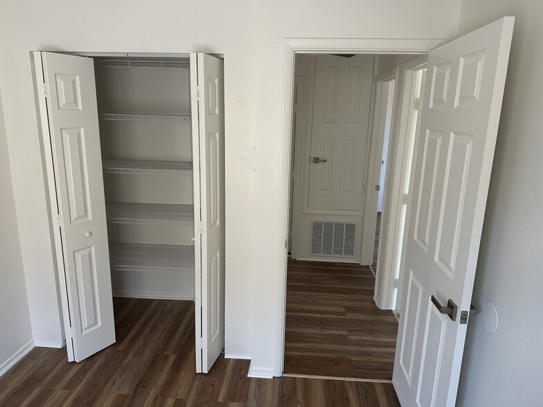 Building Photo - 8140 Spur Ct