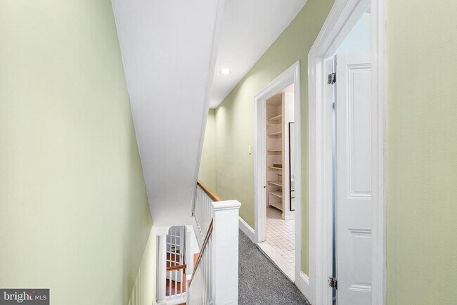 Building Photo - 705 S Warnock St