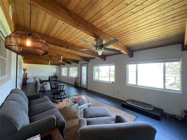 Building Photo - 879 S Terrace Dr
