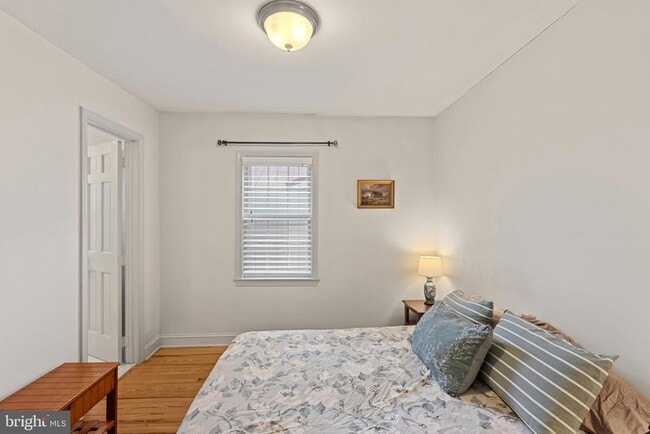 Building Photo - 810 Queen St