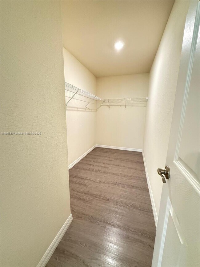 Building Photo - 1209 Banjo Ct