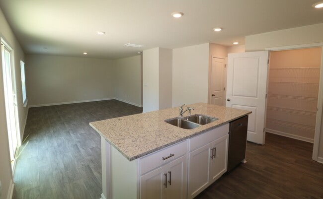 Building Photo - 182 Carriage Cove Cir