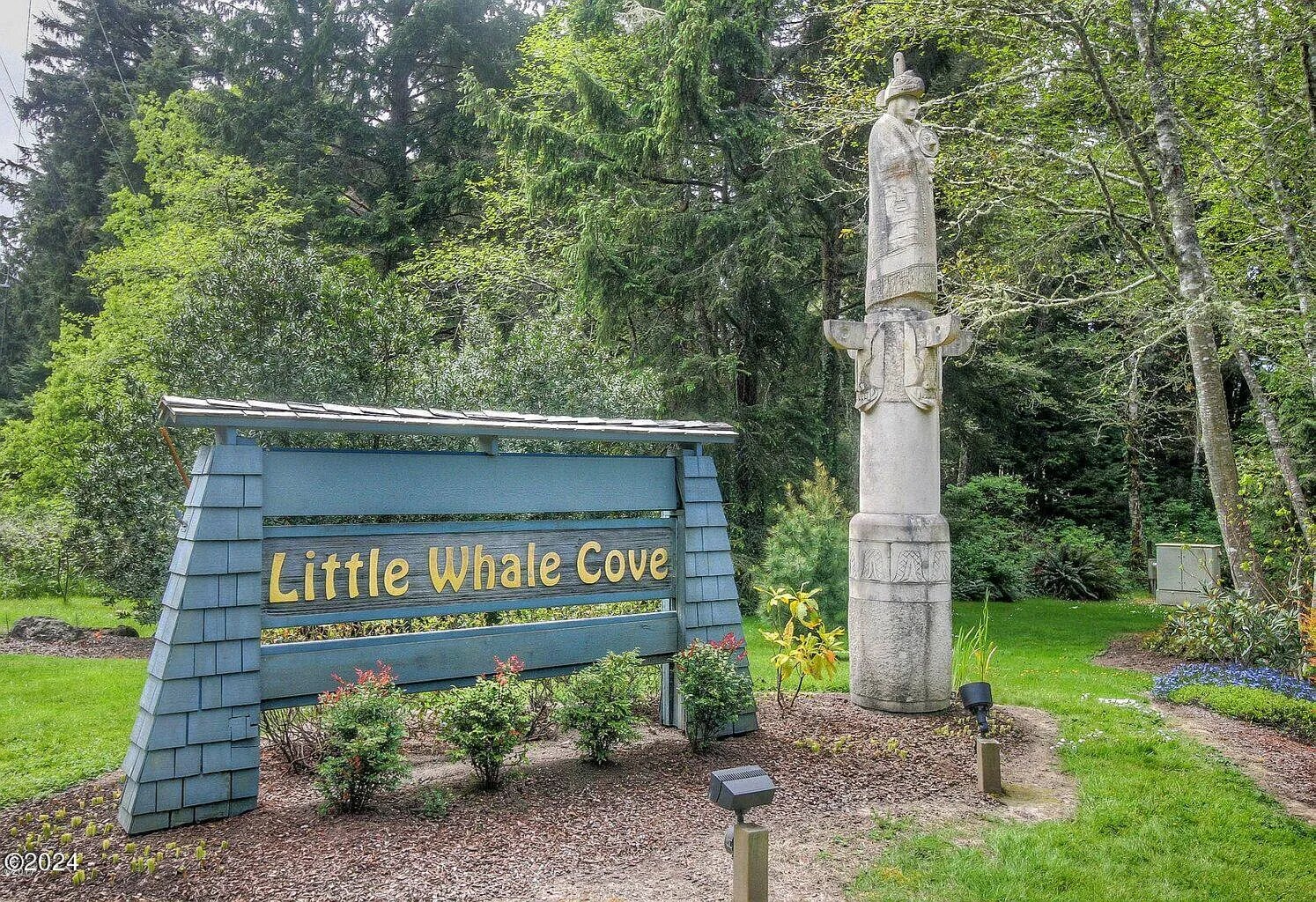 Little Whale Cove entrance - 335 SW Midden Reach