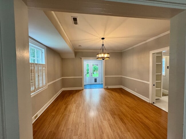 Building Photo - 305 Hurley Ave