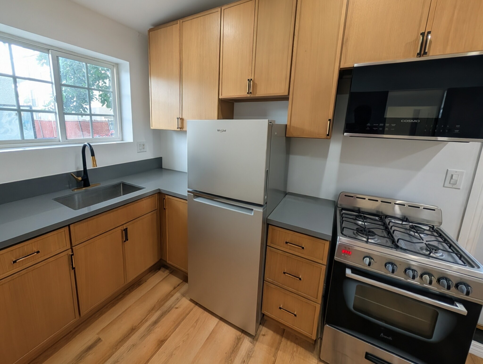 Building Photo - 2125 Carmona Ave