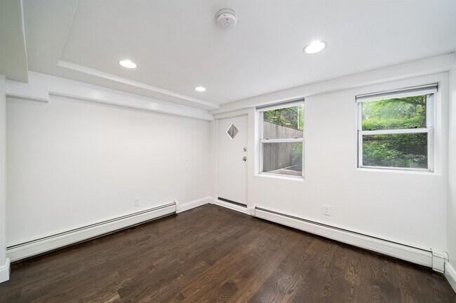Building Photo - 232 1/2 3rd St