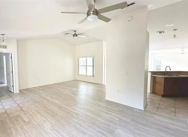 Building Photo - 826 Berry Hill Cir