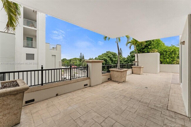 Building Photo - 4100 Salzedo St