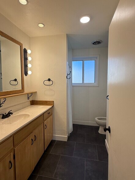 Building Photo - 6828 W Kirkwood Dr