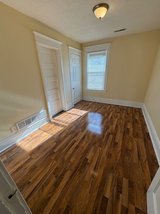 Building Photo - 1704 S 4th St