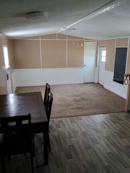 Building Photo - 107 SW Lancelot Gln