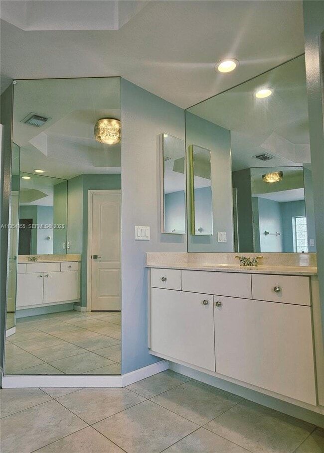 Building Photo - 2161 SW Imperial St