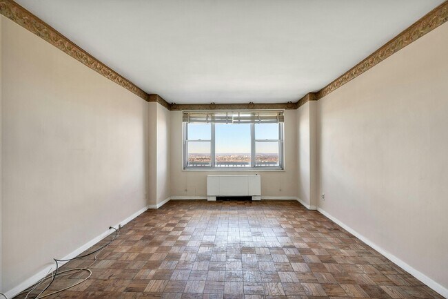 Building Photo - 2100 Linwood Ave