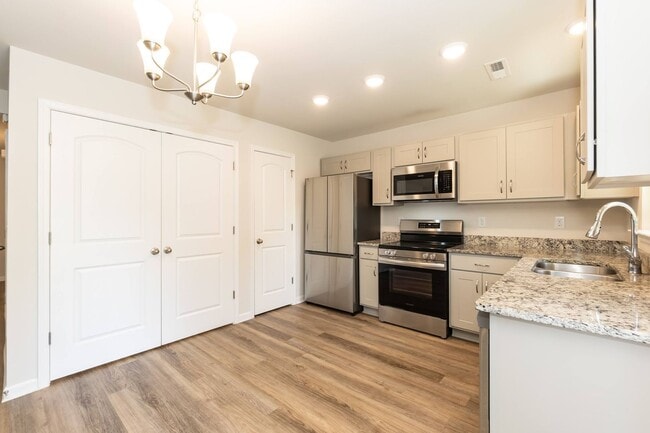 Building Photo - Modern Four Bedroom Home