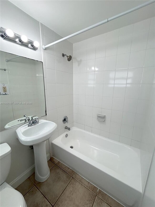 Building Photo - 715 NE 6th St