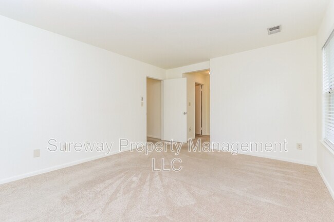 Building Photo - 117 Rainier Ct