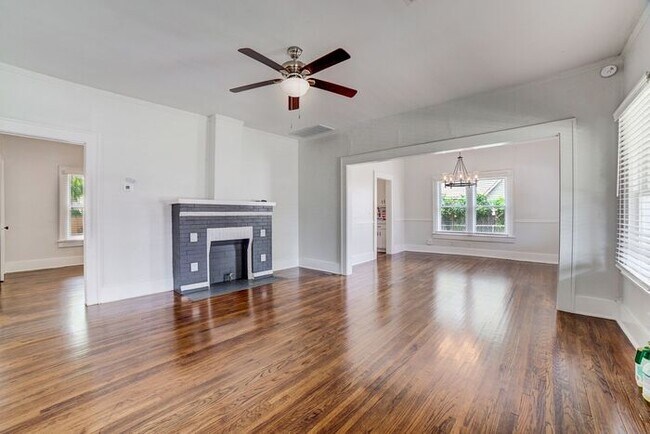 Building Photo - Charming 3/1 Near TU! Make this your new home!