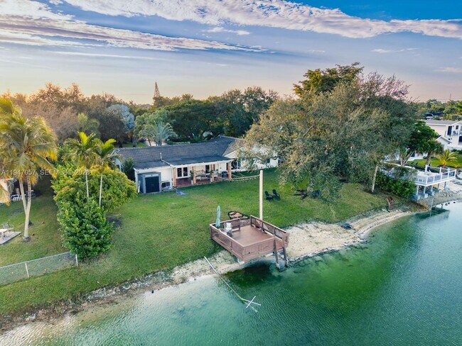 Building Photo - 12620 SW 114th Ave