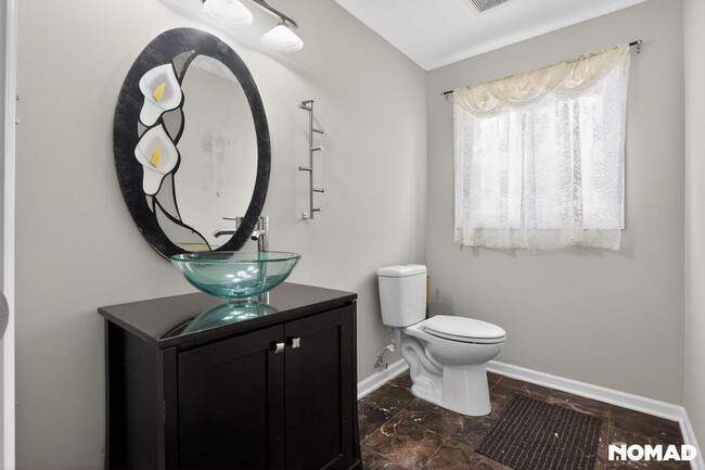 Building Photo - 7151 Hamlin Ave