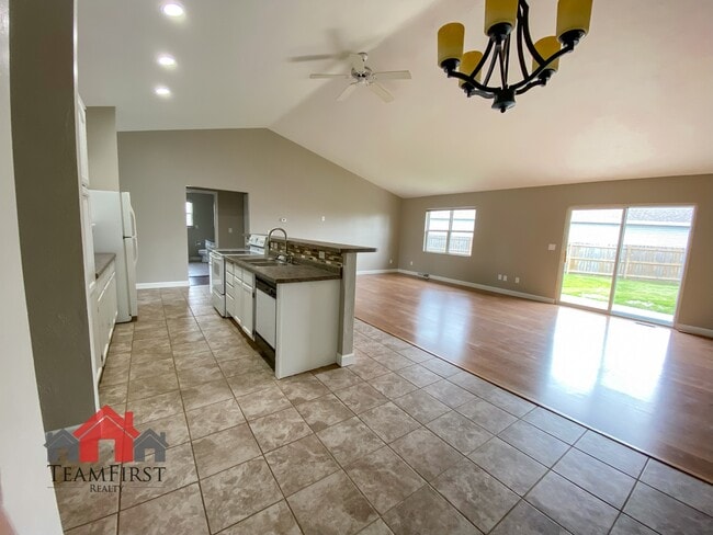 Building Photo - 1256 Crown Ct