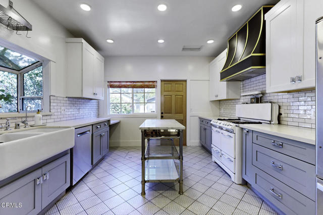 Building Photo - 1845 Las Lunas St
