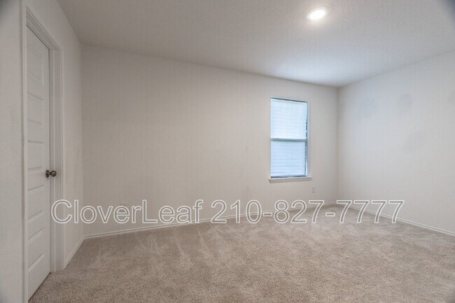 Building Photo - 165 Acorn Cir