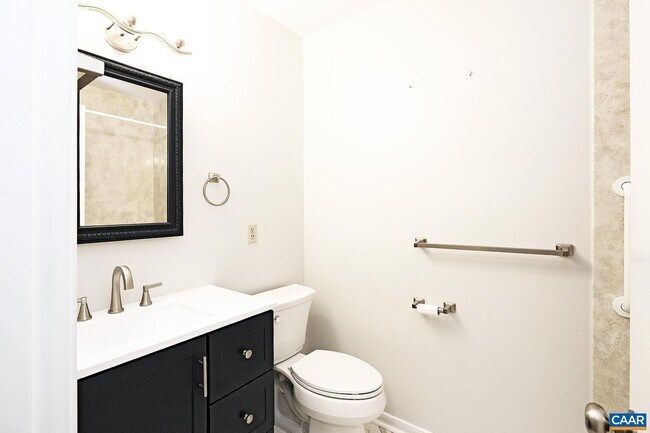 Building Photo - 964 Sutton Ct