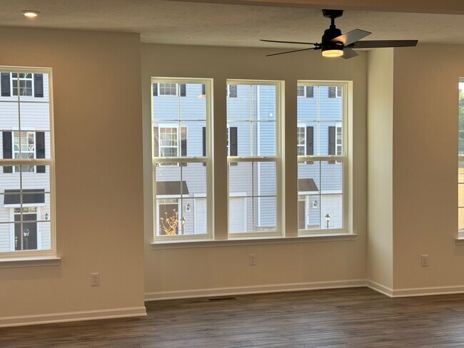 Building Photo - Harmony