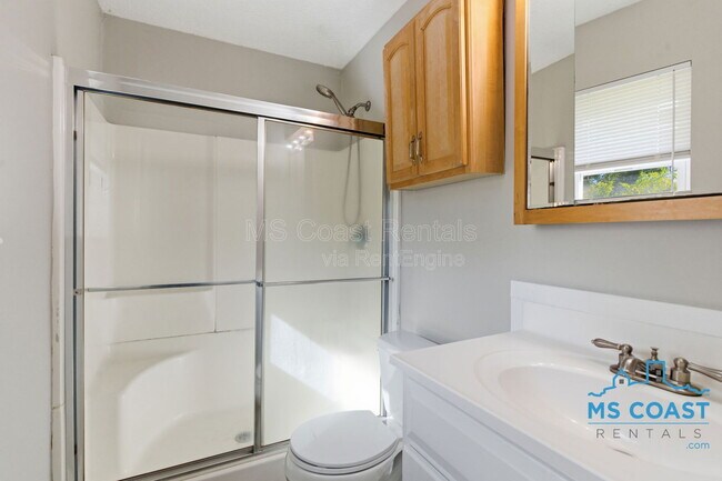 Building Photo - 609 Temple Dr