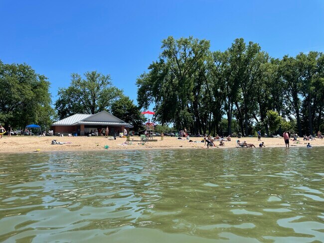 Building Photo - 4202 Lake St