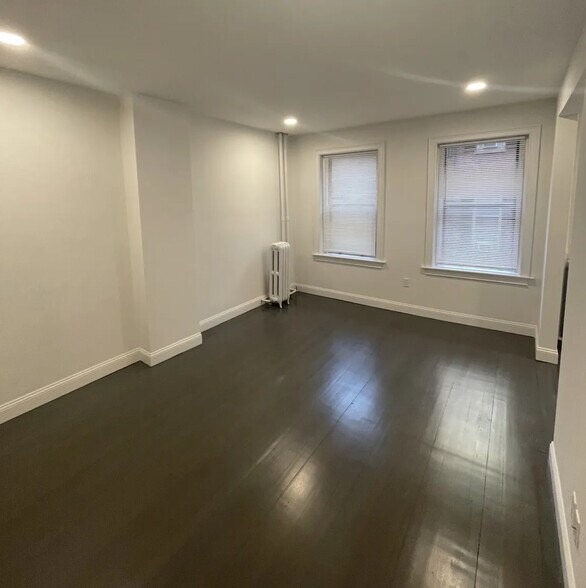 Building Photo - 16 Temple St