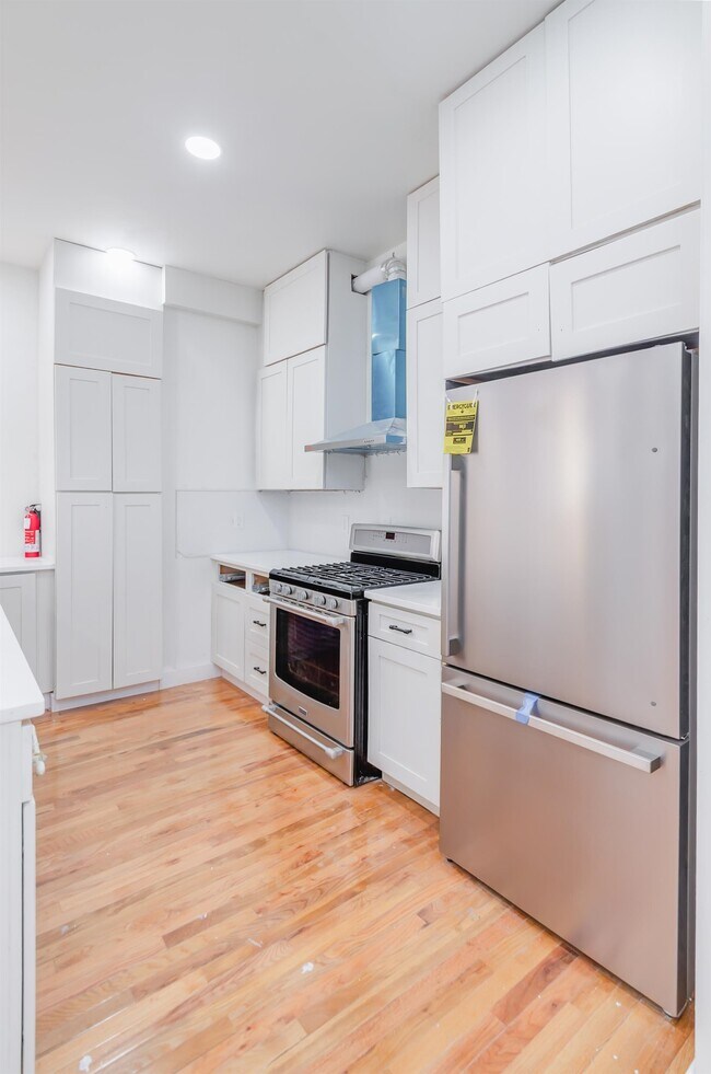 Building Photo - 118 Newman Ave