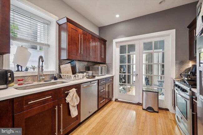 Building Photo - 1126 S 15th St