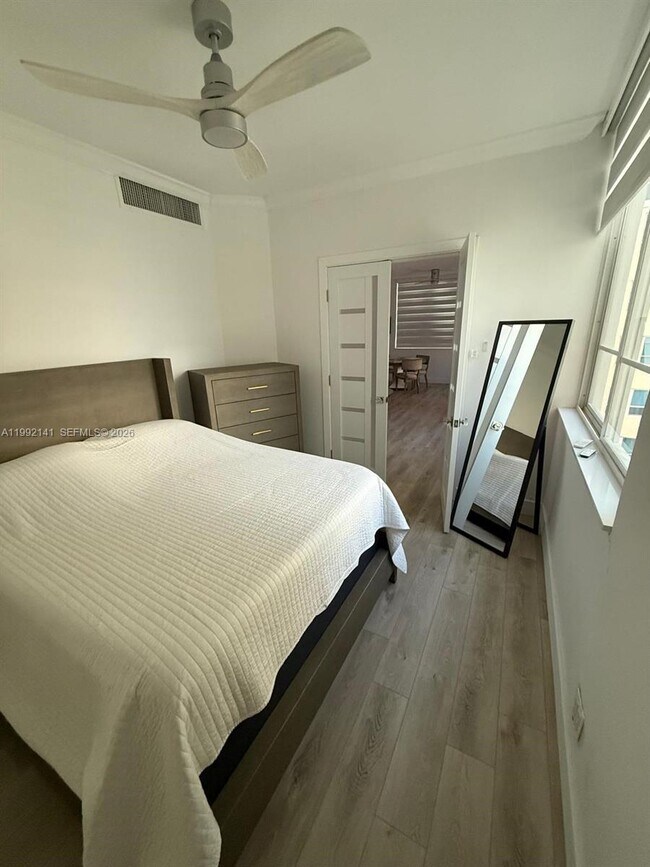 Building Photo - 5005 Collins Ave