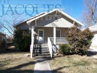 Building Photo - 1025 S Stewart Ave