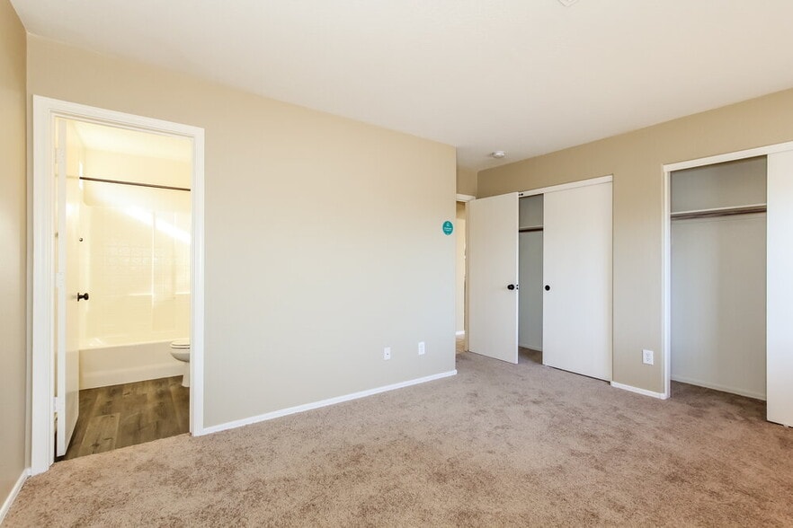 Building Photo - 12649 W Shaw Butte Dr